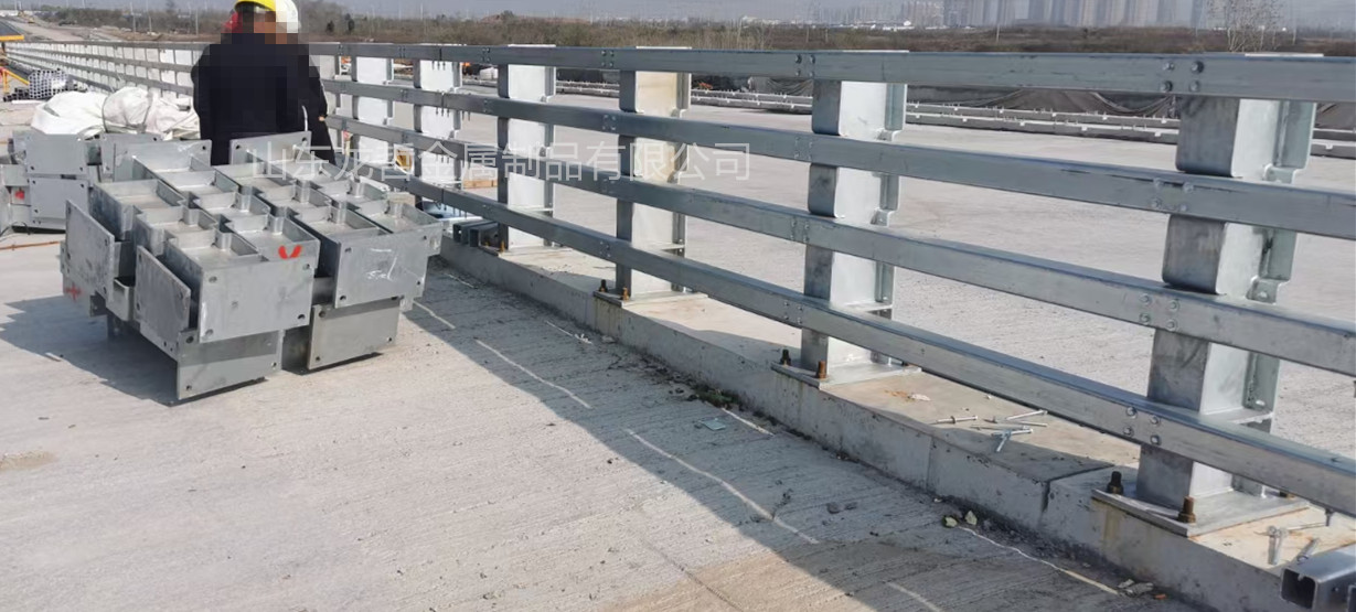 橋梁中央防撞護(hù)欄 橋梁中央防撞護(hù)欄